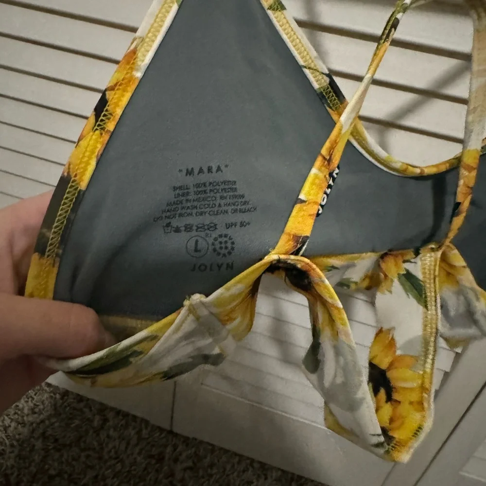 Jolyn Mara top Sunflower print (L) - Picture 3 of 3